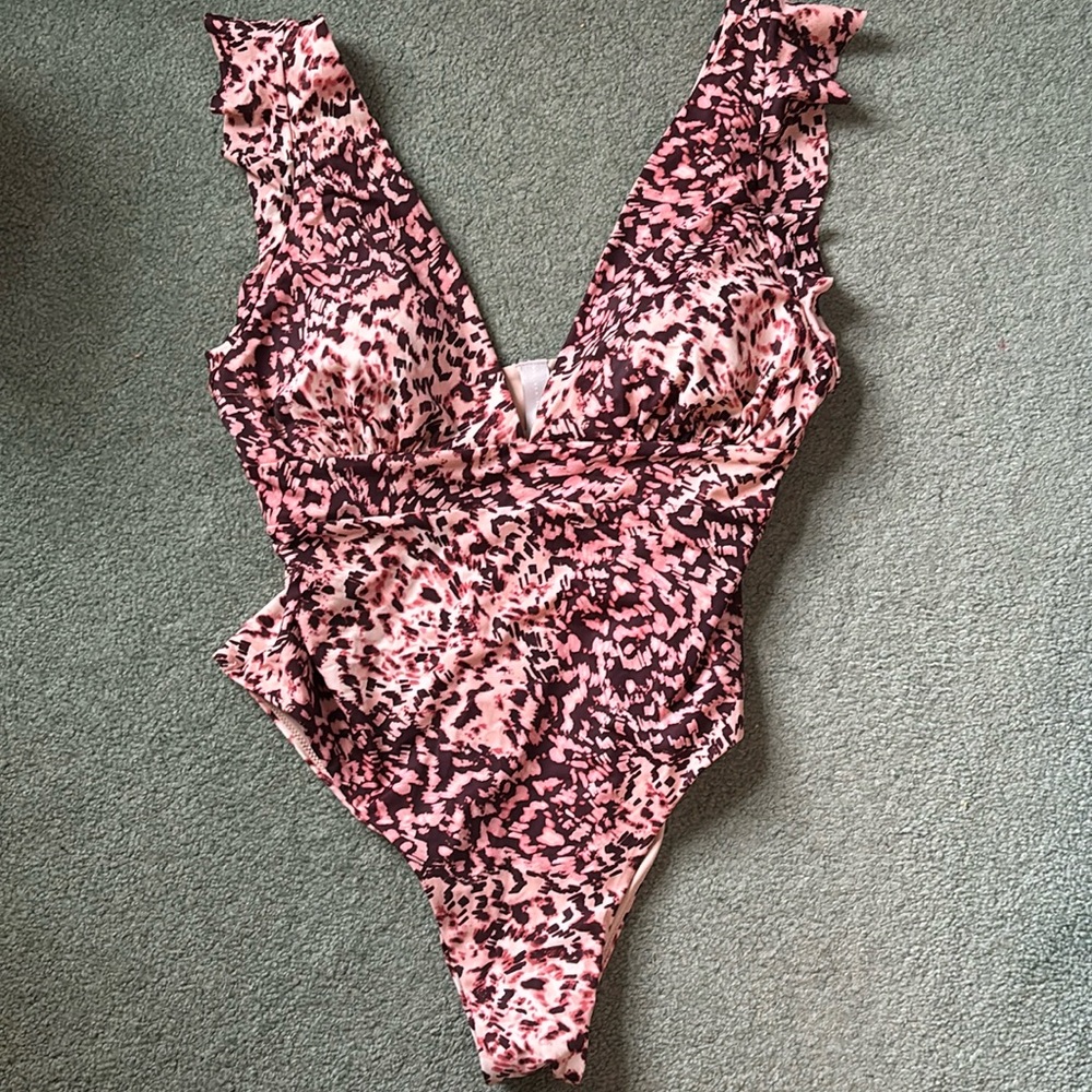 NEVER WORN Chelsea28 Pink Printed Bathing Suit New With Tags/Liner